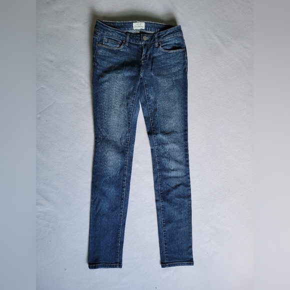 Aeropostale Juniors size 0, Ashley Ultra Skinny blue jeans, like new condition - Picture 4 of 9